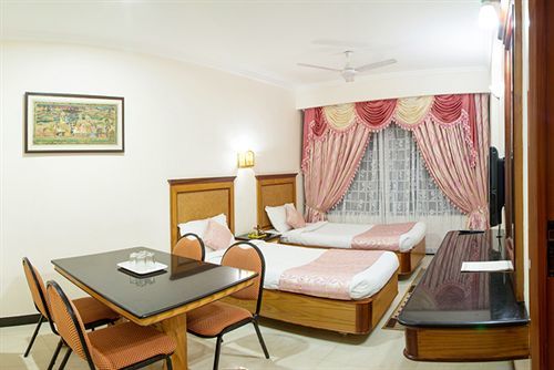 Ramyas Hotels Tiruchirappalli Ngoại thất bức ảnh